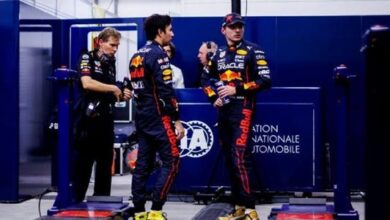 El GP de Abu Dabi está en marcha con sus clasificaciones, sin embargo, el GP de Brasil sigue siendo tema de conversación por las últimas declaraciones que hizo la mamá de Max Verstappen sobre Sergio ‘Checo’ Pérez y también por una foto que causó controversia en los seguidores de la Fórmula 1